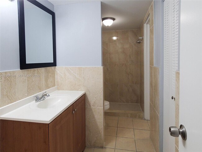 Photo - 1990 W 56th St Unidad 1216