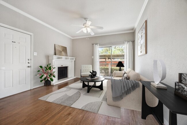 Photo - 4041 Drake St