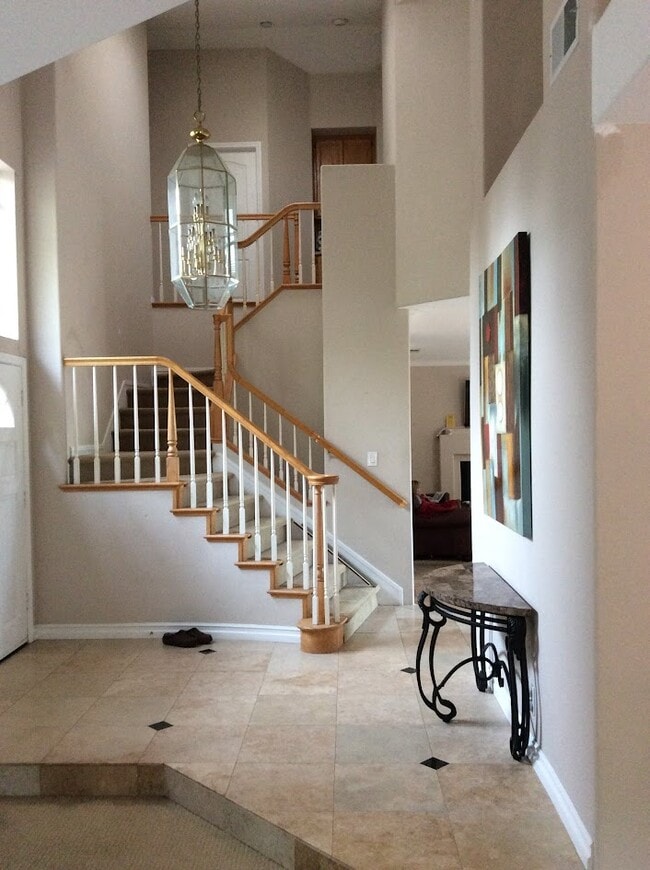 Vaulted Entryway - 601 Aliento Ct