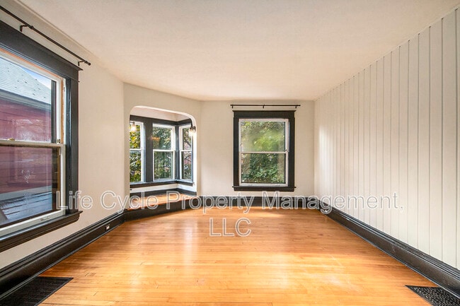 Photo - 354 Richard Terrace SE Unit 2