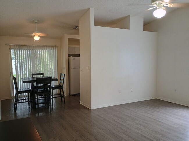 Photo - #772 - #773 Everett Unit #773- 3369 Everett Ave