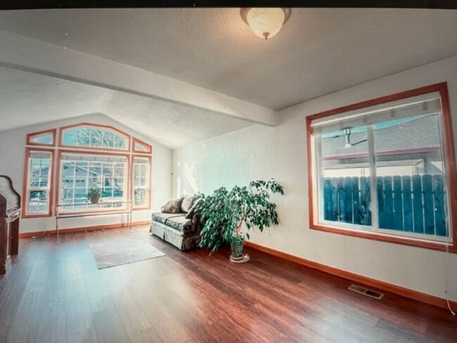 Photo - Beautiful Central Point 3 Bedroom 2 Bath Home