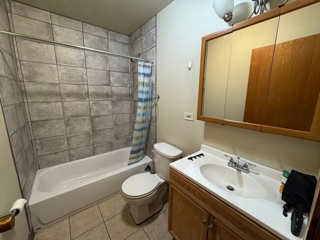 Photo - 6215 W Belmont Ave Apartamento Unidad 2A