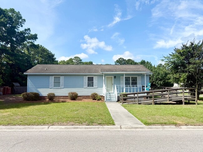 Building Photo - 3 Bed, 2 Bath - WALK to class -ALL UTILITIES INCLUDED