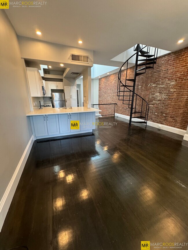 Building Photo - 267 Beacon St Unit 5 Rental