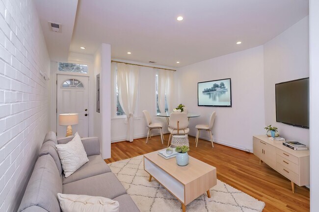 Photo - 314 14th Pl NE