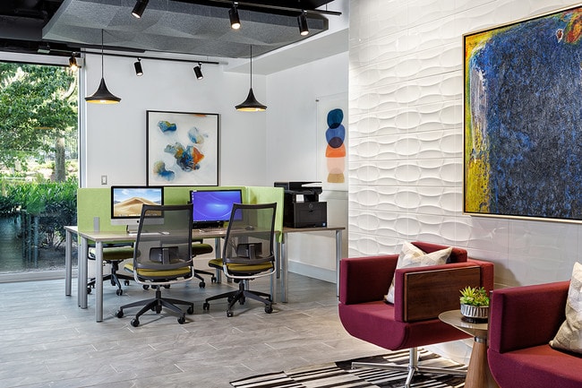 Business Center with Mac/PCs and Wireless Printing