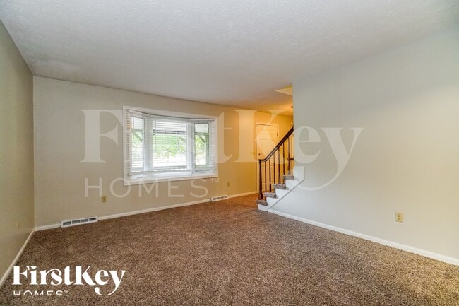 Photo - 284 Bristol Dr SW