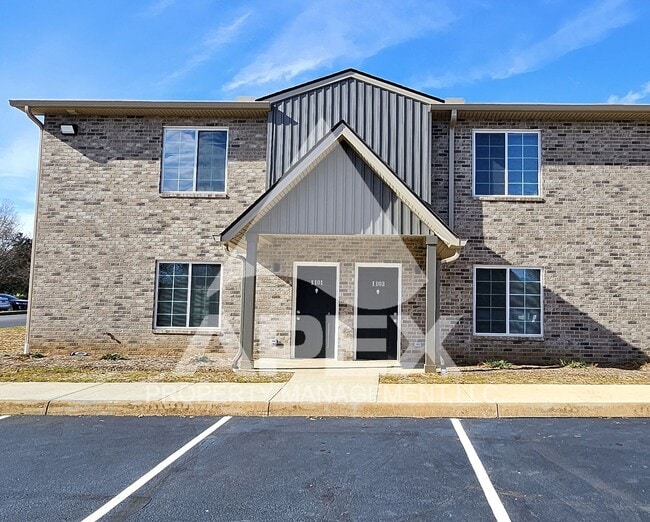 Photo - AVALON TOWNHOMES – LIKE NEW - 2 Bd/2.5 Ba Townhome off Topside Road with convenient access to Mar...