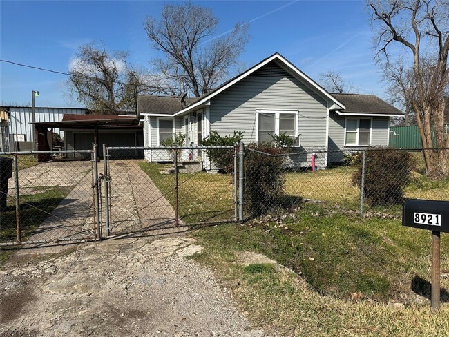 Photo - 8921 Ramin Dr