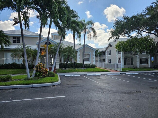 Photo - 2811 N Oakland Forest Dr Unit 202