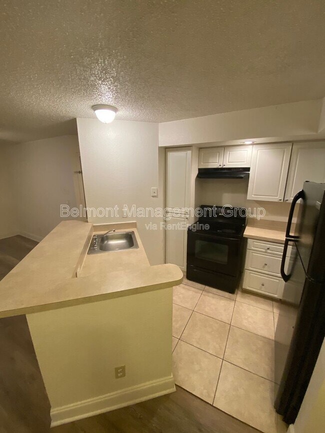 Photo - 4630 Commander Dr Unit 1014