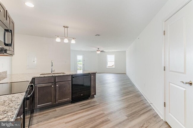 Building Photo - 1708 Fairmont Dr Unit 306 Rental