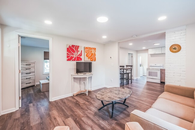 Photo - 407 Woodbury Ave