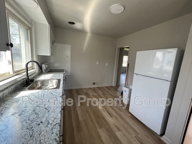 Building Photo - 834 N Leroy St