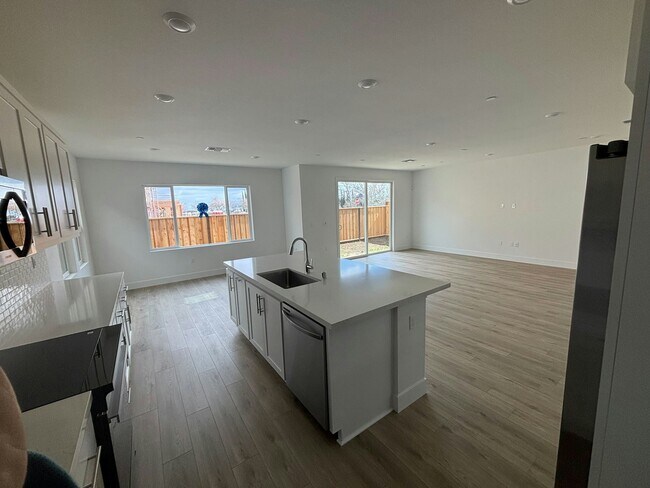 344 N Geyserville Wy