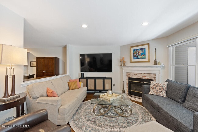 Photo - 28 Hickory Ln