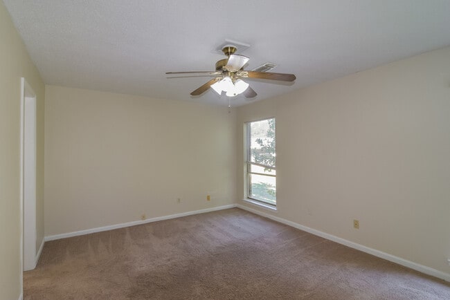 Photo - 463 Larkwood Dr