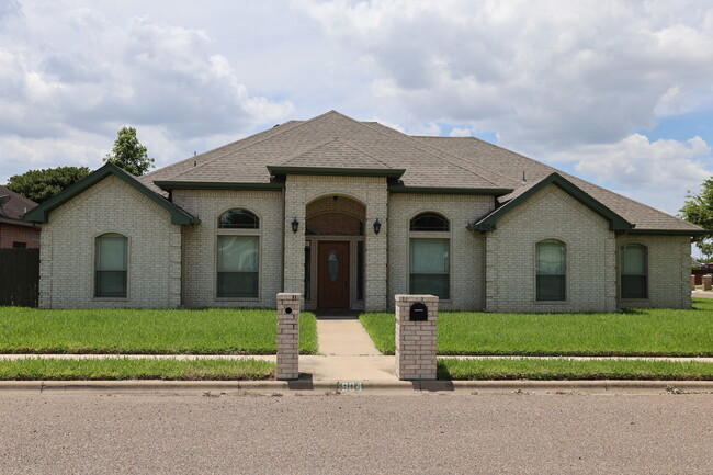 Building Photo - 904 Shawnee Bend Rd