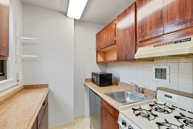 Photo - Spacious & Bright Studio at River Place East Unit 914