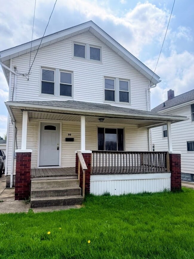 Building Photo - Three bedroom one bathroom home for rent