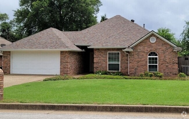 Building Photo - 3 bedroom 2 bath home in Tyler! Coming soon!
