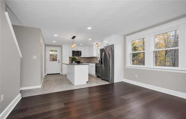 Photo - 346 Middlebury Rd