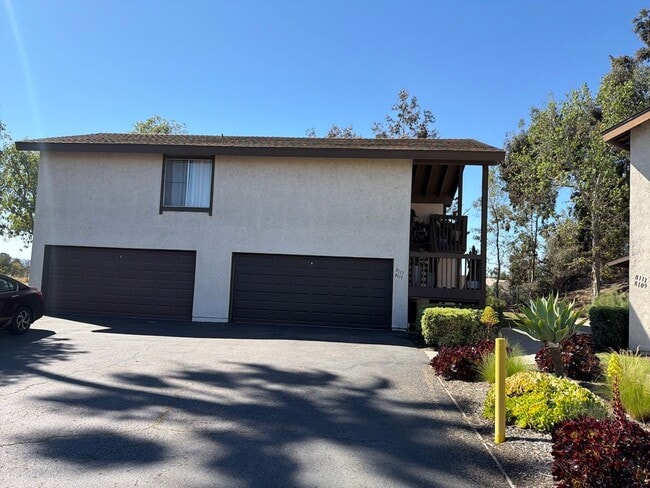 Building Photo - Remodeled Spring Valley Townhome