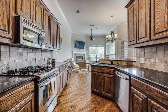 Photo - 2203 Kirby St