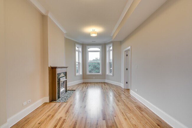 2441 W Cortland St Unit 1