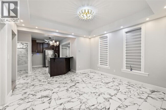 Photo - 811 Langlois Ave