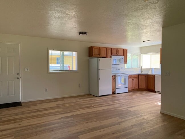 Building Photo - 328 Olive St Rental