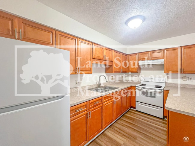 Photo - 817 W Carole St