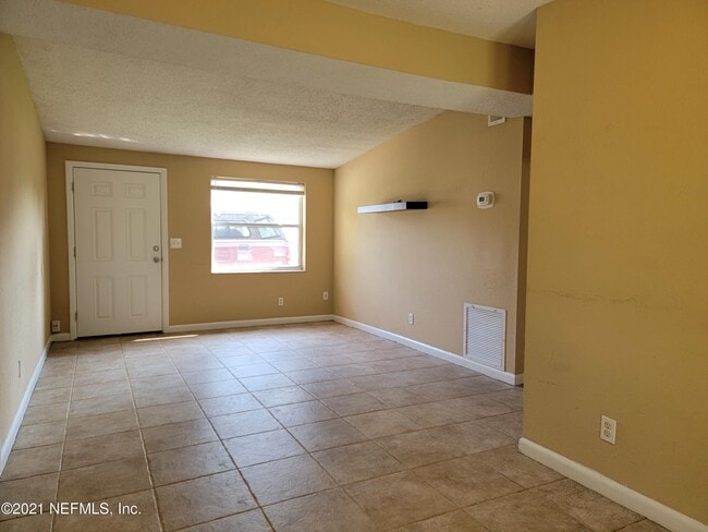 Photo - 115 Saratoga Cir S