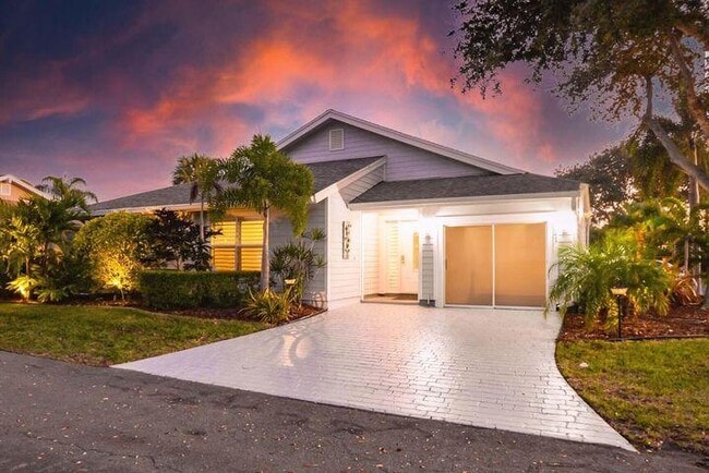 Building Photo - 4041 NE Breakwater Dr Rental