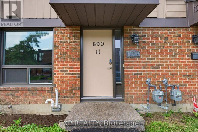 Photo - 890 Cahill Dr W