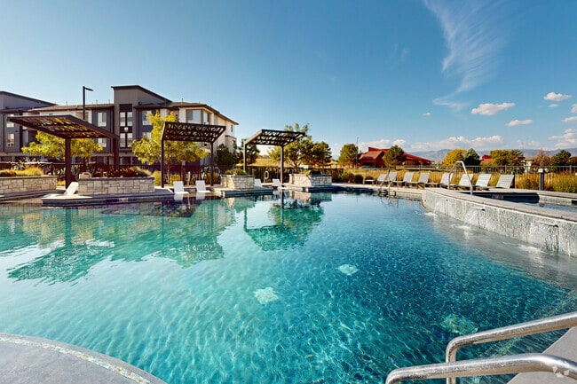 Piscina estilo resort abierta todo el año