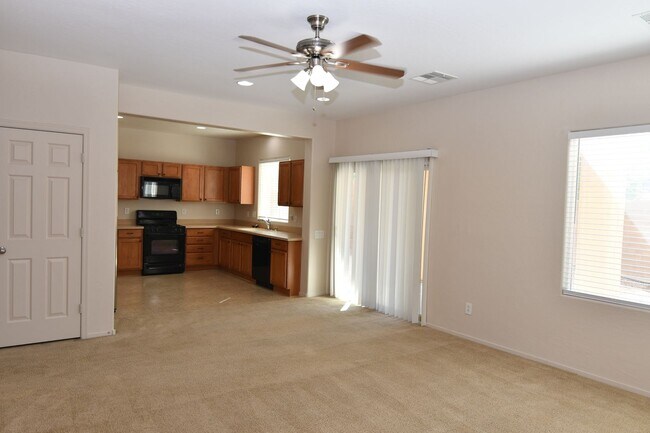 Photo - 2689 Niddrie Ave
