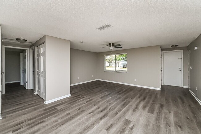 643 Pine Forest Dr