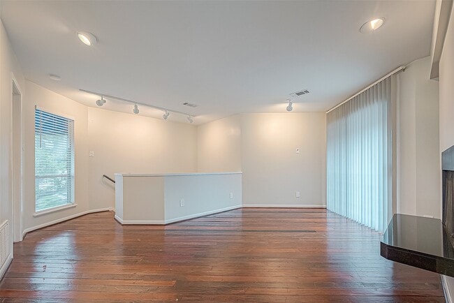 Building Photo - 2029 Dunlavy St