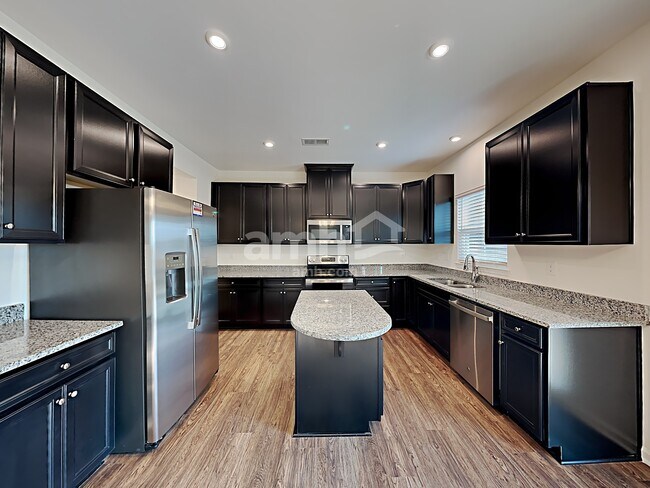 Photo - 5018 Twin River Dr