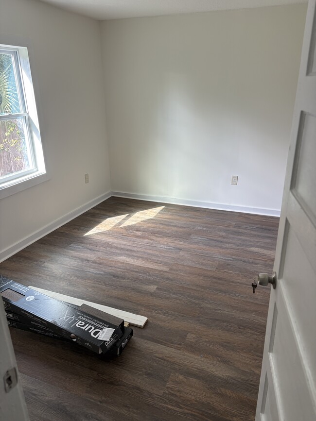 Photo - 617 W 41st St