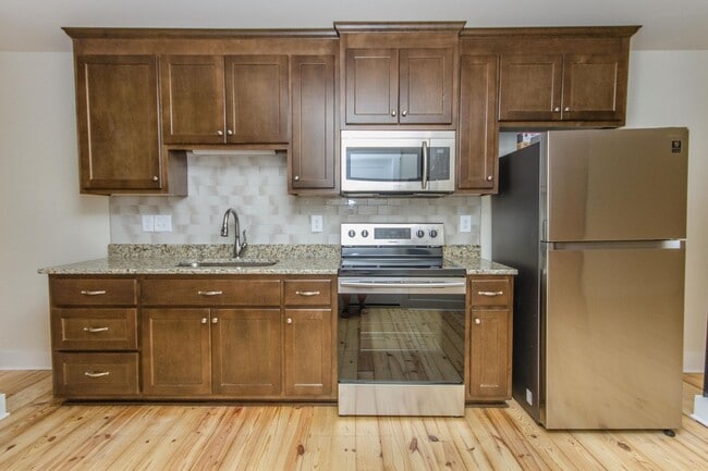 Photo - 106 N Main St