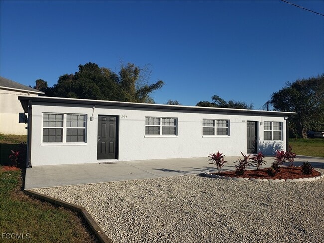 Building Photo - 204 1st St Rental