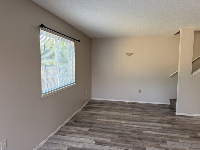 Photo - 1325 W Nottingham Cir