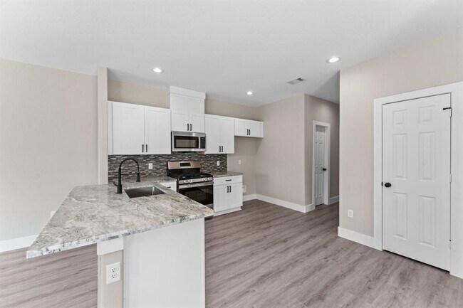 Photo - 7311 Sandra St