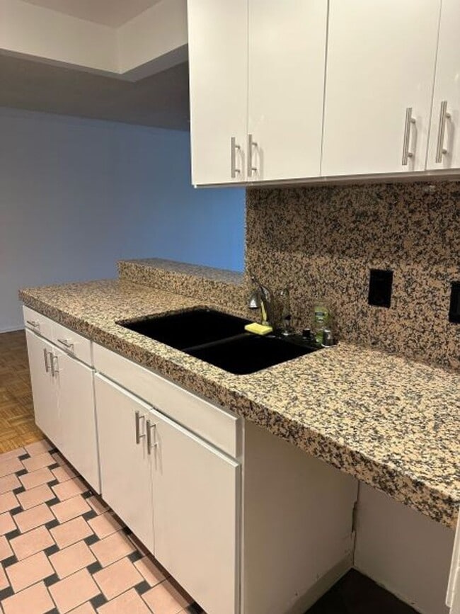 Photo - White Property Unidad West Hollywood Condo