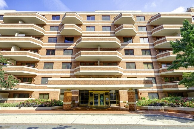 Building Photo - 2301 N St NW Unit 310