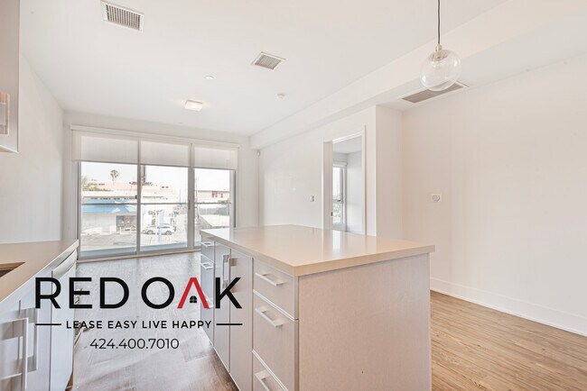 Building Photo - 1168 S Barrington Ave Unit 316