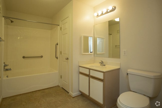 1BR,1BA,-767SF Bathroom